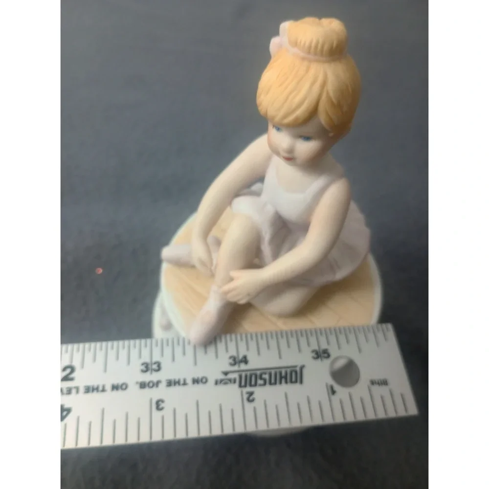 Willitts Spinning Music Box Porcelain Dance Ballerina Dance Song Vaughn Monroe